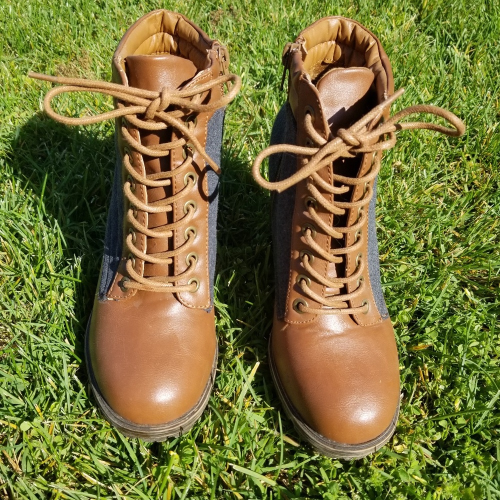 LIKE NEW!! Brown/Grey ankle boot